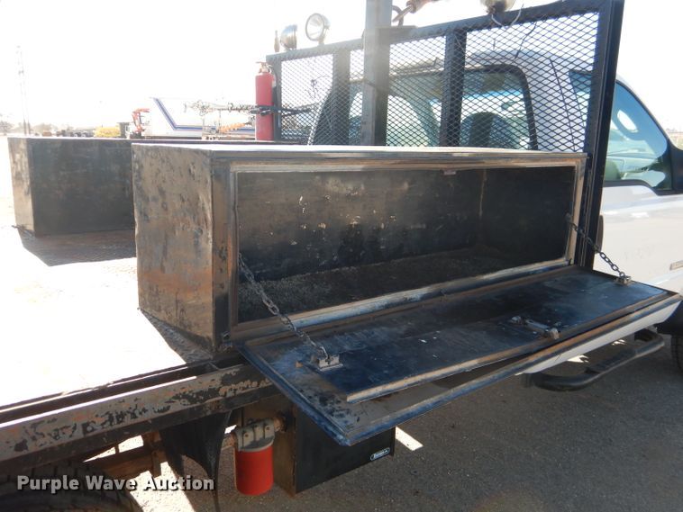 image for item HC9144 2007 Ford F550  flatbed truck with crane