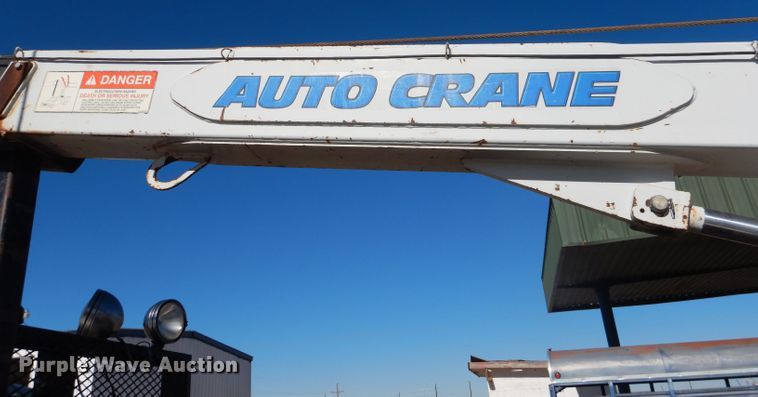 image for item HC9144 2007 Ford F550  flatbed truck with crane