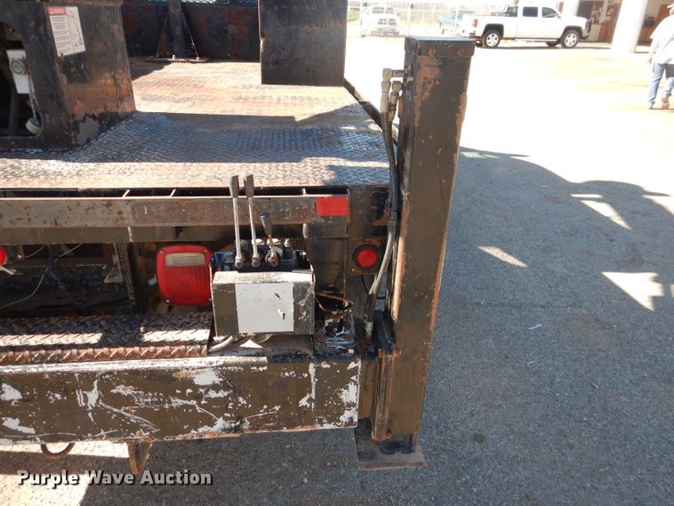 image for item HC9144 2007 Ford F550  flatbed truck with crane