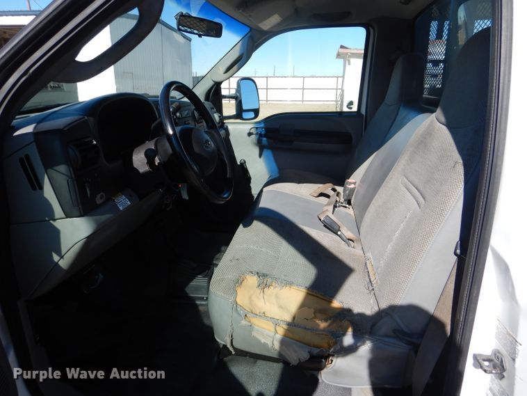 image for item HC9144 2007 Ford F550  flatbed truck with crane