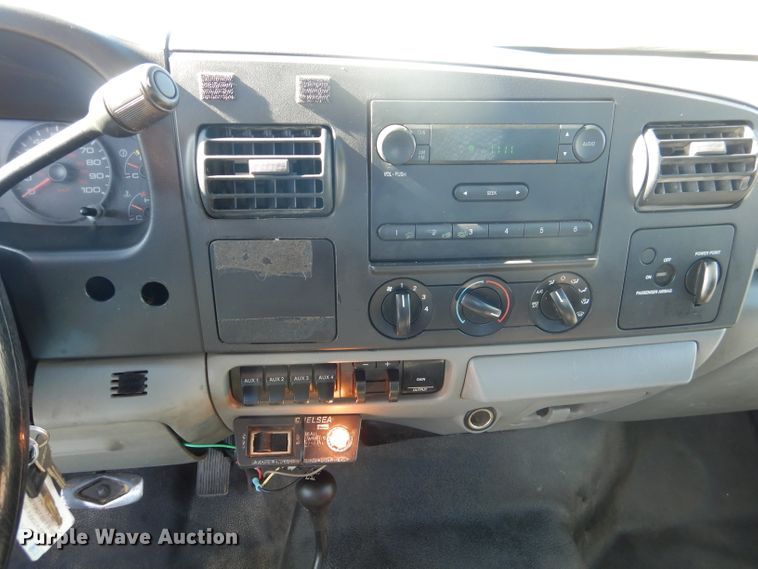 image for item HC9144 2007 Ford F550  flatbed truck with crane