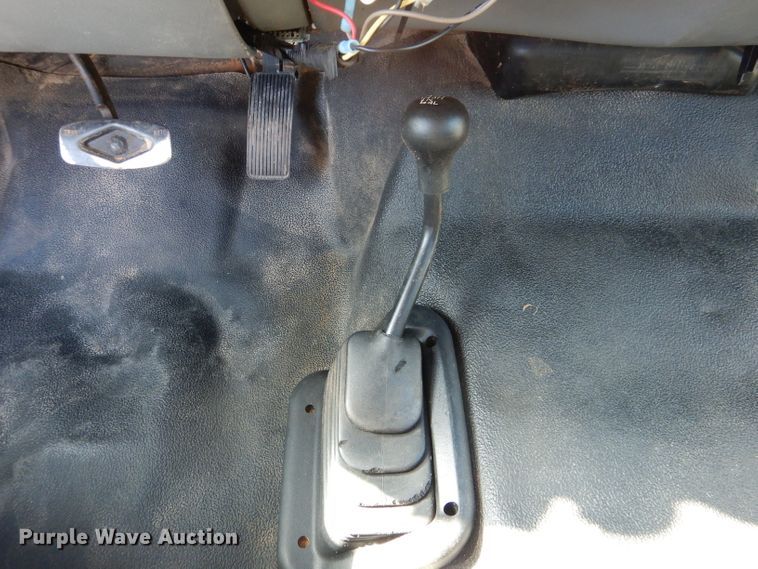 image for item HC9144 2007 Ford F550  flatbed truck with crane