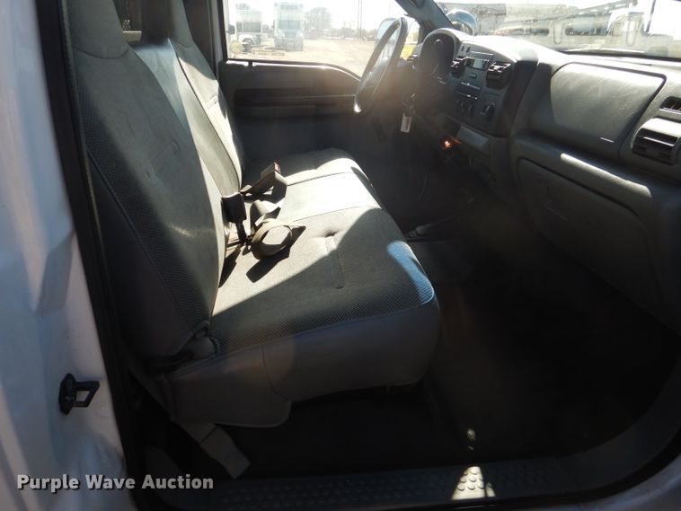 image for item HC9144 2007 Ford F550  flatbed truck with crane