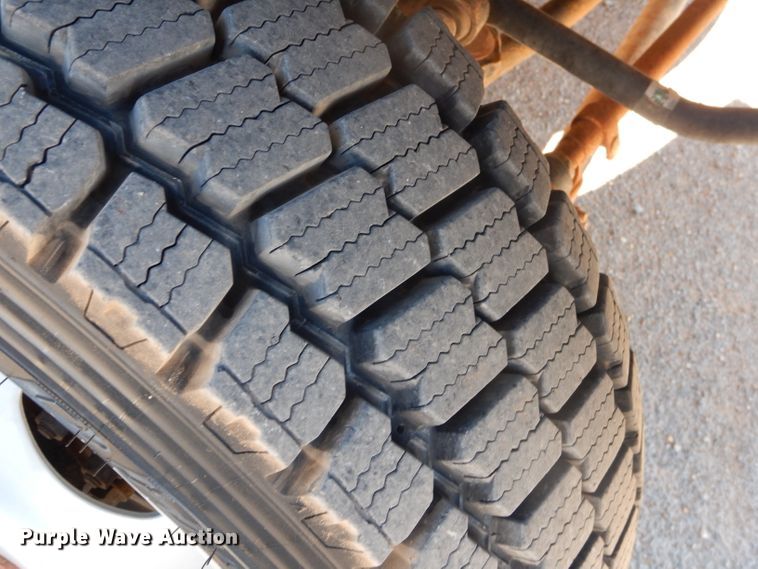 image for item HC9144 2007 Ford F550  flatbed truck with crane