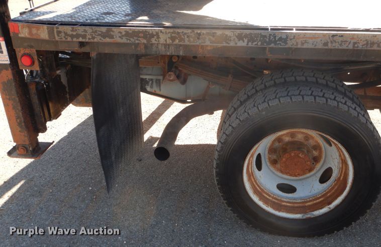 image for item HC9144 2007 Ford F550  flatbed truck with crane