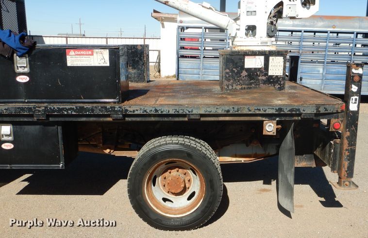image for item HC9144 2007 Ford F550  flatbed truck with crane