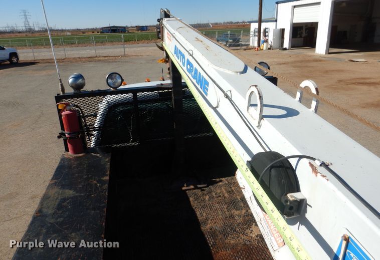 image for item HC9144 2007 Ford F550  flatbed truck with crane