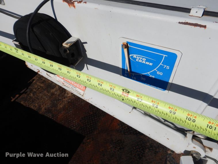 image for item HC9144 2007 Ford F550  flatbed truck with crane