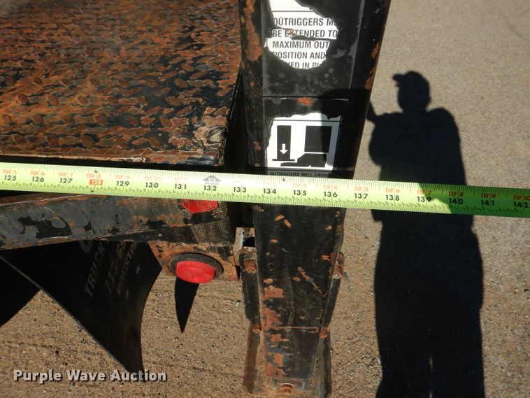 image for item HC9144 2007 Ford F550  flatbed truck with crane