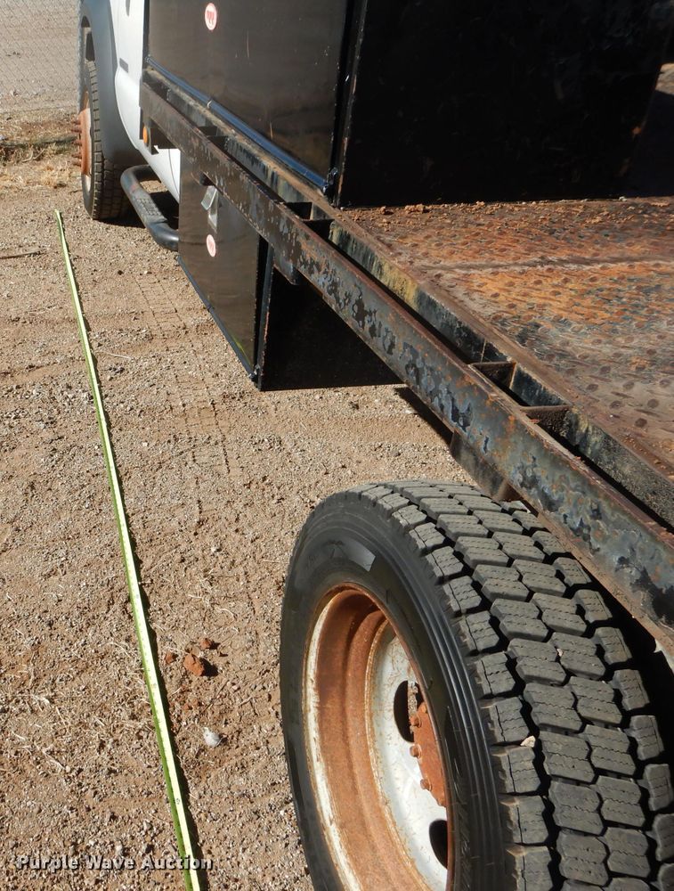 image for item HC9144 2007 Ford F550  flatbed truck with crane