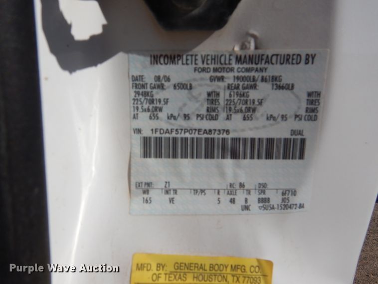 image for item HC9144 2007 Ford F550  flatbed truck with crane