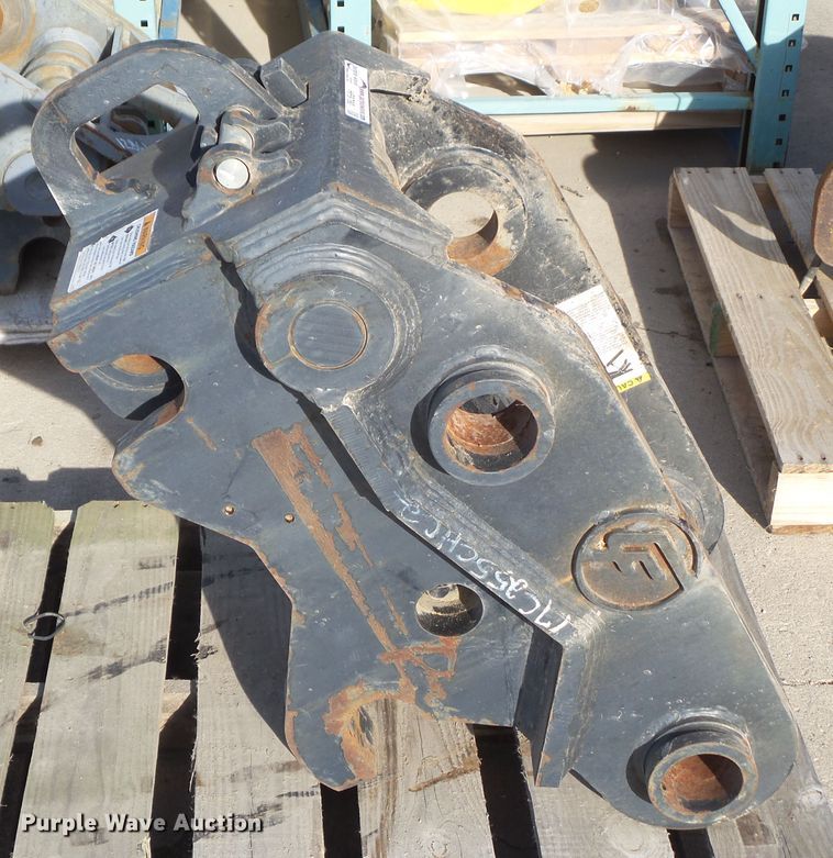 image for item HF9790 Central Fabricators TXC-225 quick coupler