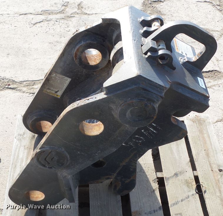 image for item HF9790 Central Fabricators TXC-225 quick coupler