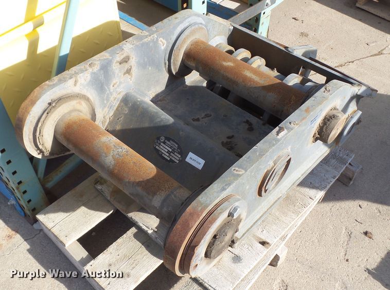 image for item HF9792 Central Fabricators JD290G quick coupler