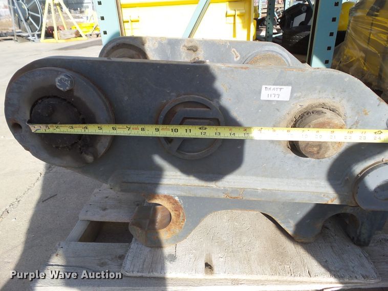 image for item HF9792 Central Fabricators JD290G quick coupler