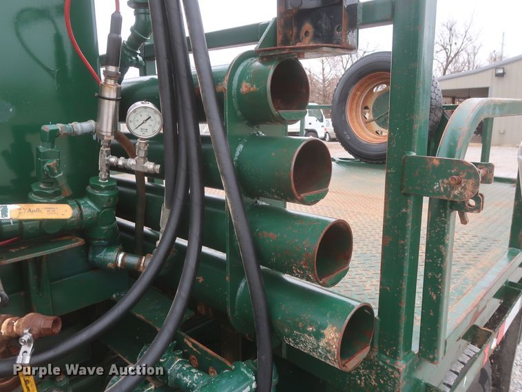 image for item HK9637 2011 Ford F550  SuperCab flatbed treater truck