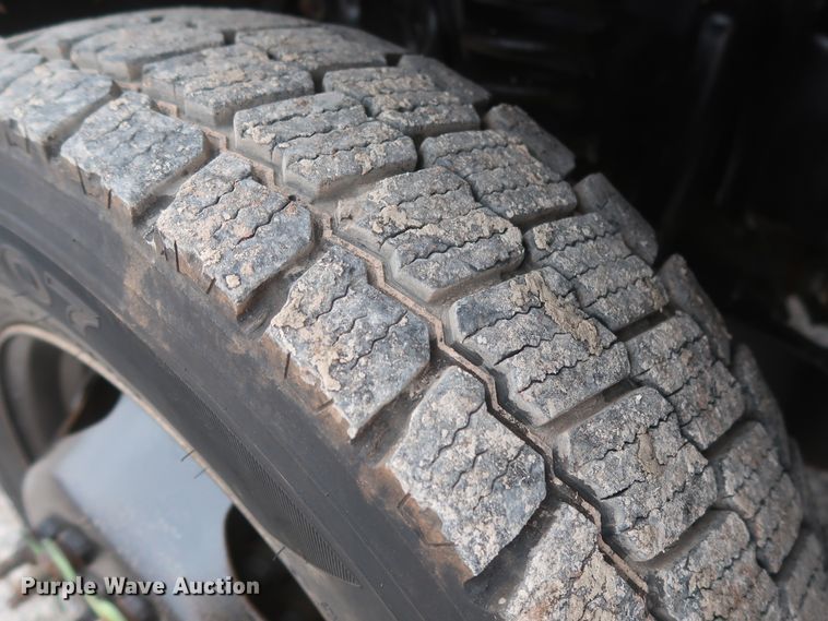 image for item HK9637 2011 Ford F550  SuperCab flatbed treater truck