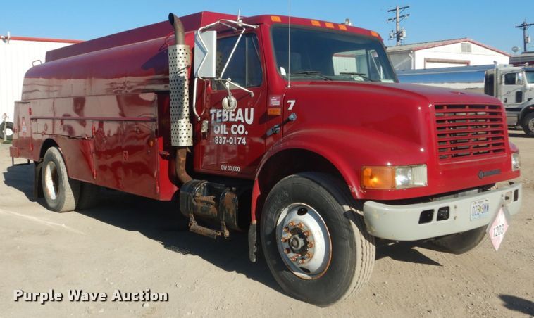 image for item HV9575 1994 International 4900  fuel truck