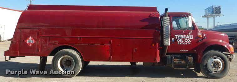 image for item HV9575 1994 International 4900  fuel truck