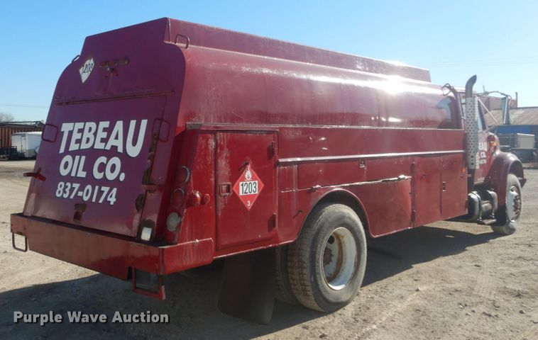 image for item HV9575 1994 International 4900  fuel truck