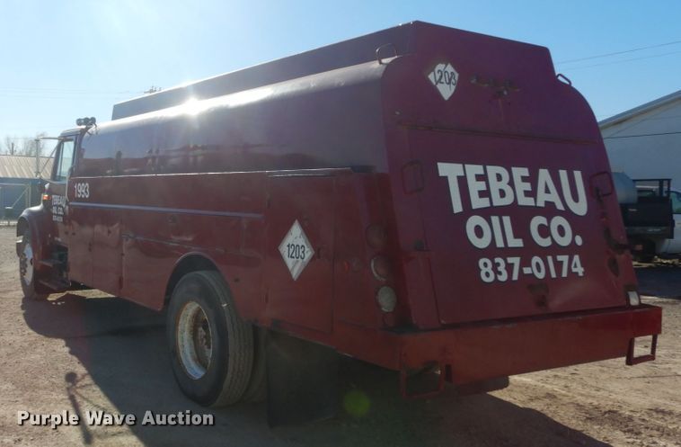 image for item HV9575 1994 International 4900  fuel truck