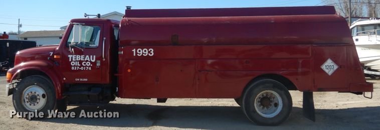 image for item HV9575 1994 International 4900  fuel truck