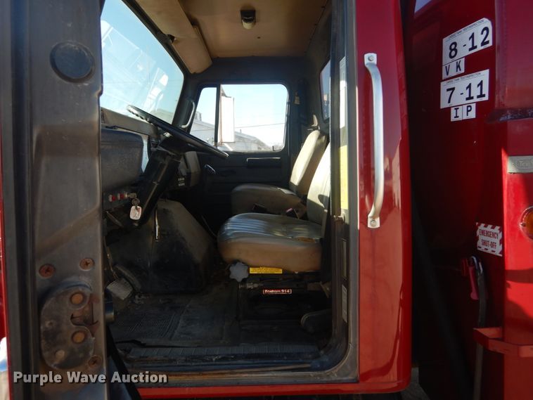 image for item HV9575 1994 International 4900  fuel truck