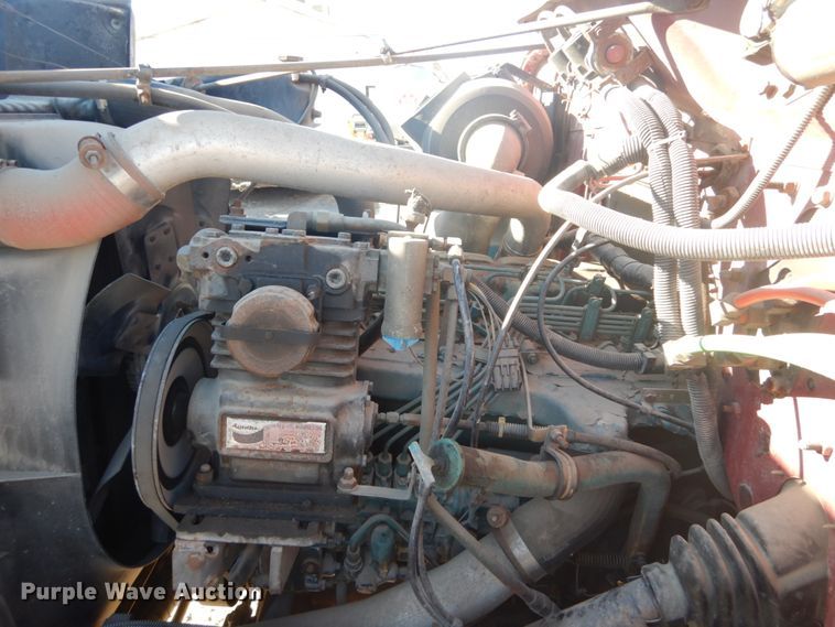 image for item HV9575 1994 International 4900  fuel truck