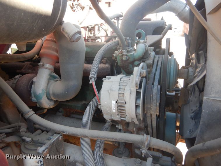 image for item HV9575 1994 International 4900  fuel truck