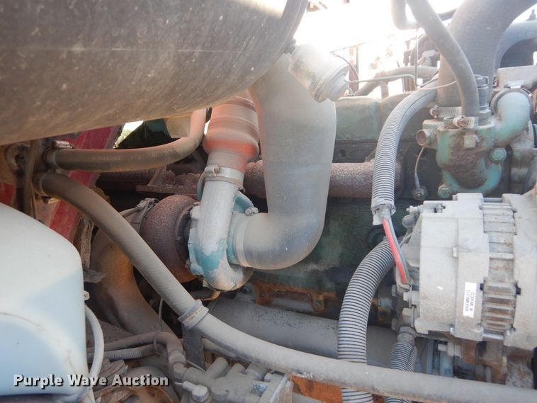 image for item HV9575 1994 International 4900  fuel truck