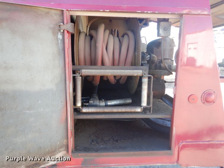 image for item HV9575 1994 International 4900  fuel truck