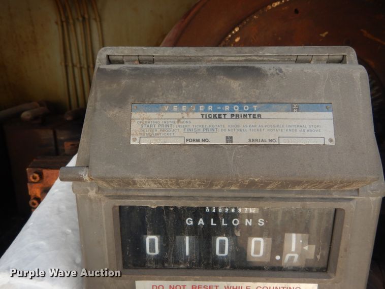 image for item HV9575 1994 International 4900  fuel truck