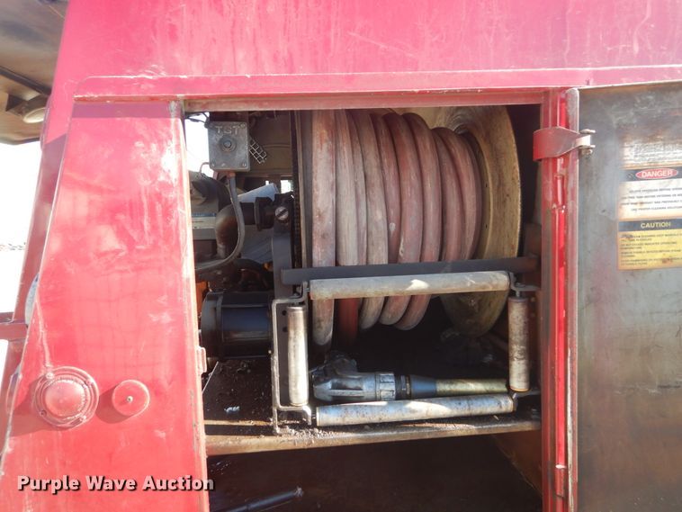 image for item HV9575 1994 International 4900  fuel truck