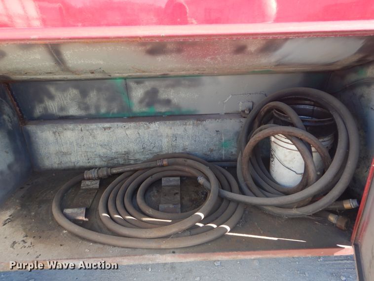 image for item HV9575 1994 International 4900  fuel truck