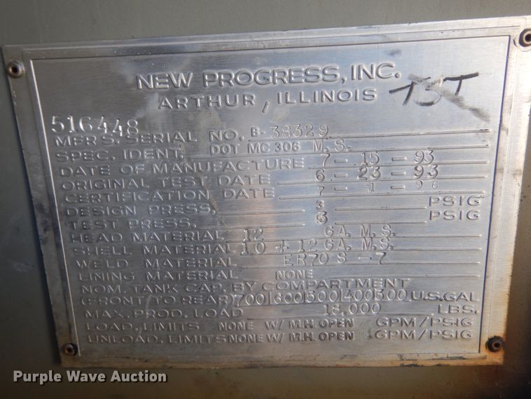 image for item HV9575 1994 International 4900  fuel truck