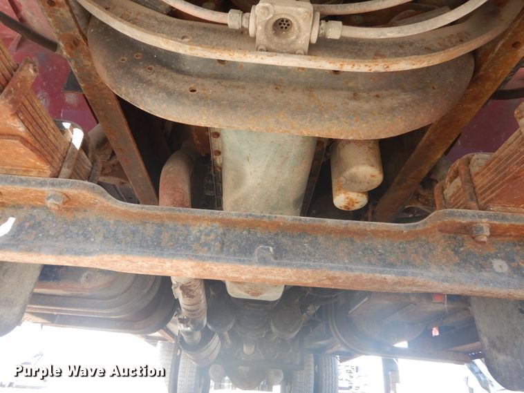 image for item HV9575 1994 International 4900  fuel truck