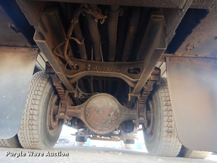 image for item HV9575 1994 International 4900  fuel truck