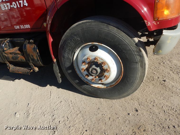 image for item HV9575 1994 International 4900  fuel truck