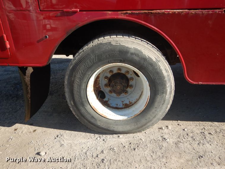 image for item HV9575 1994 International 4900  fuel truck