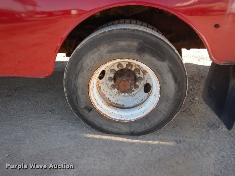 image for item HV9575 1994 International 4900  fuel truck