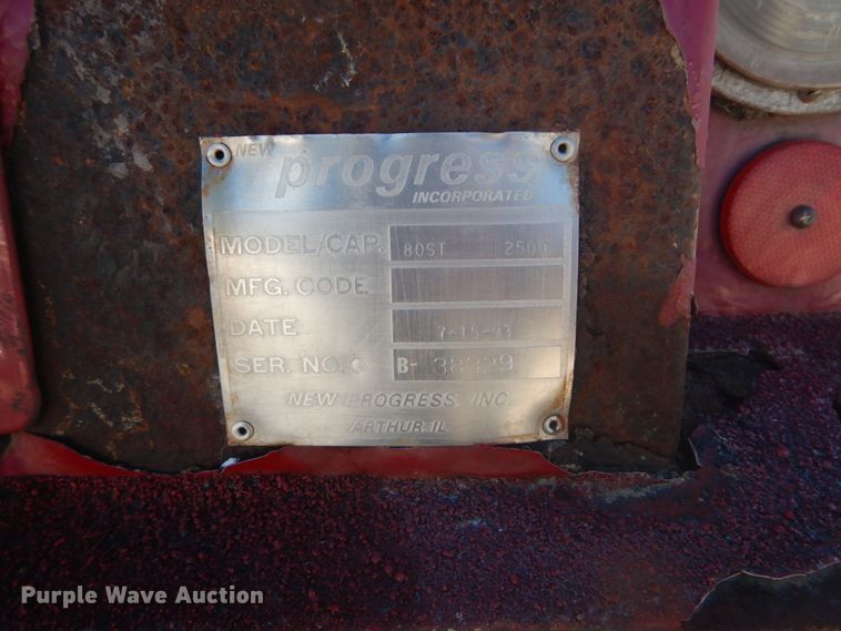 image for item HV9575 1994 International 4900  fuel truck