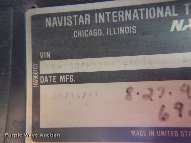 image for item HV9575 1994 International 4900  fuel truck