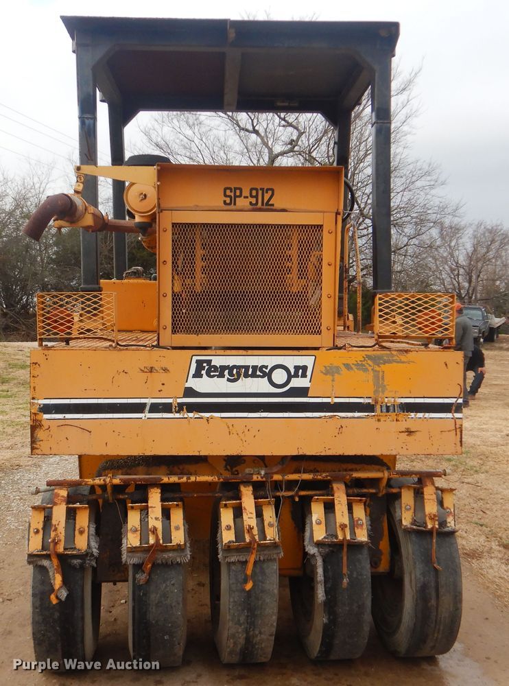 image for item HW9754 1993 Ferguson SP-912  pneumatic roller