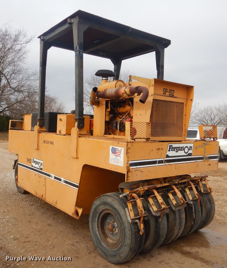 image for item HW9754 1993 Ferguson SP-912  pneumatic roller