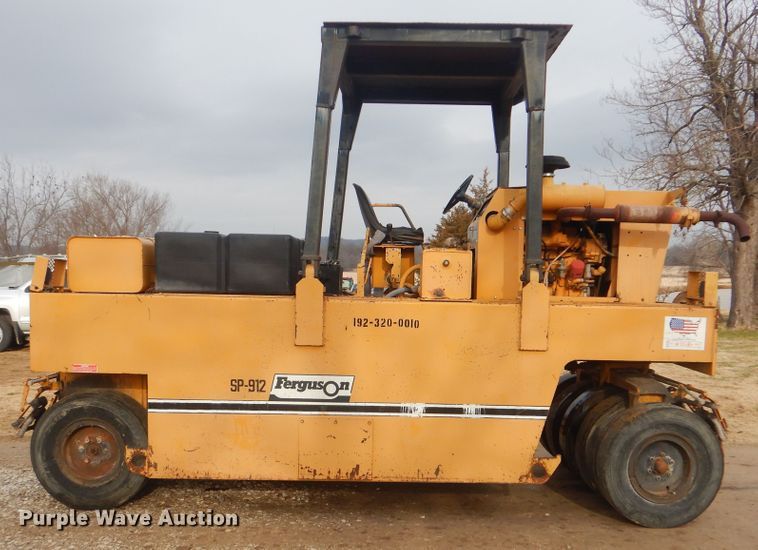 image for item HW9754 1993 Ferguson SP-912  pneumatic roller