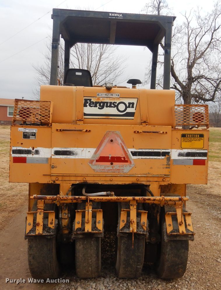 image for item HW9754 1993 Ferguson SP-912  pneumatic roller