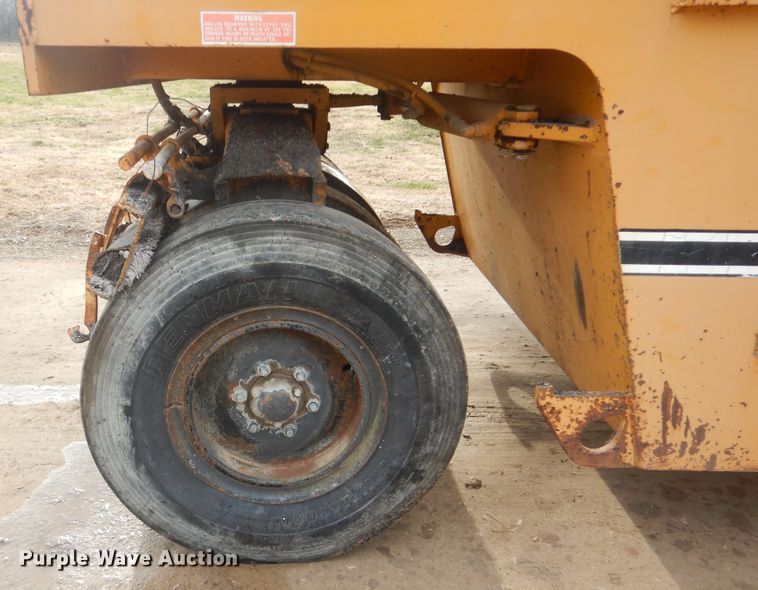 image for item HW9754 1993 Ferguson SP-912  pneumatic roller