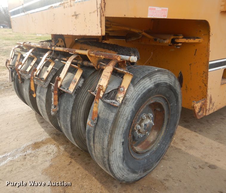 image for item HW9754 1993 Ferguson SP-912  pneumatic roller