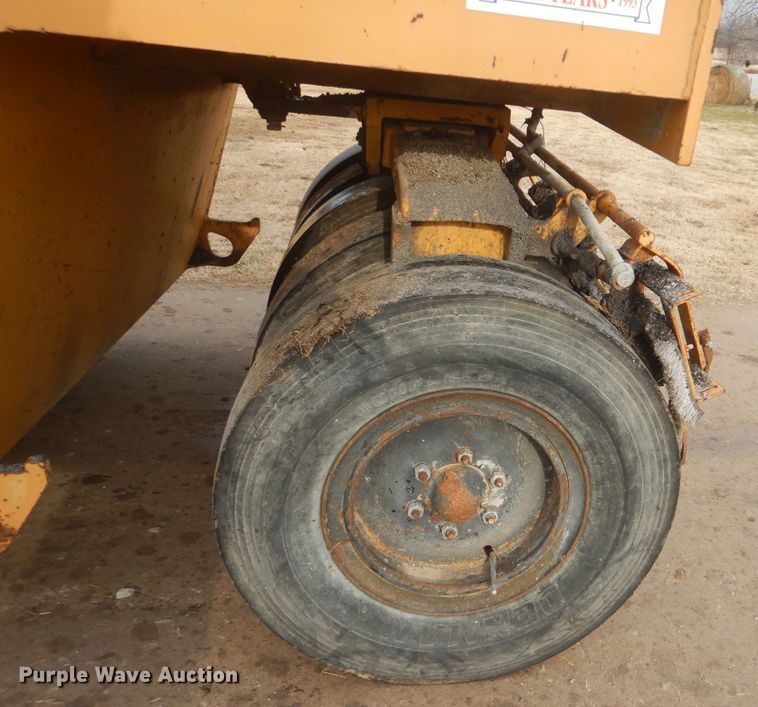 image for item HW9754 1993 Ferguson SP-912  pneumatic roller