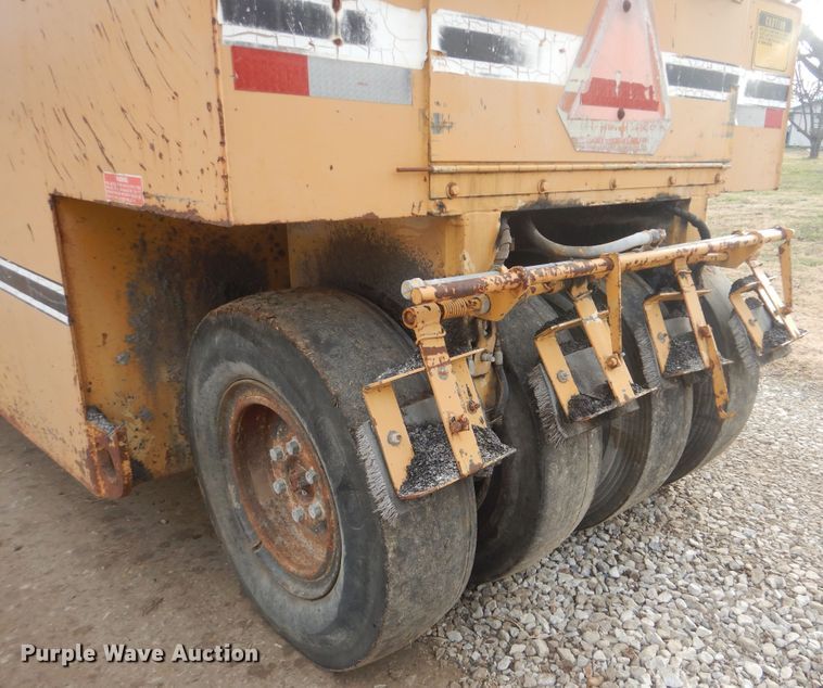 image for item HW9754 1993 Ferguson SP-912  pneumatic roller